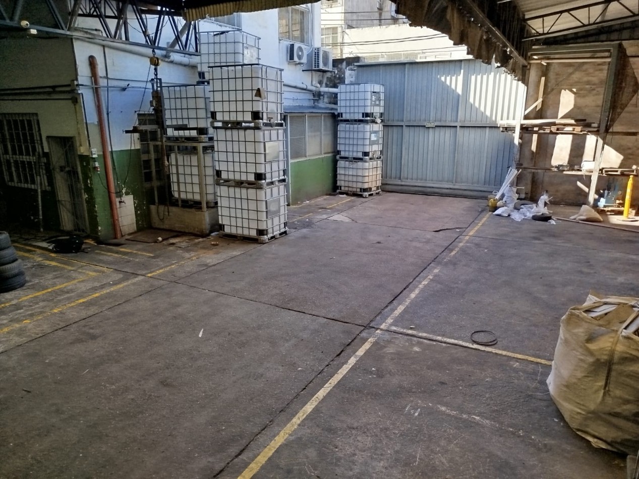 GALPON IMPORTANTE CON OFICINAS EN DOS PLANTAS 