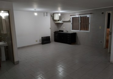DEPARTAMENTO DOS AMBIENTES EN ALQUILER CON PATIO