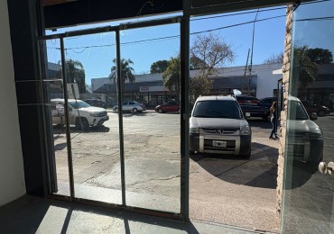 LOCAL EN ALQUILER SOBRE AV. MITRE IMPECABLE 