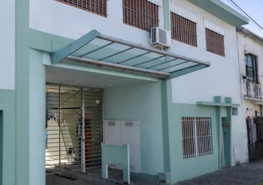 DEPARTAMENTO 2 AMBIENTES EN COMPLEJO CON COCHERA Y PATIO EN CARAPACHAY
