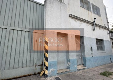 Gran galpon con oficinas en dos plantas en alquiler