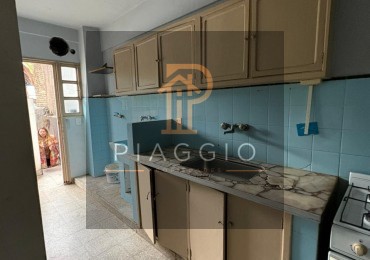 DEPARTAMENTO TRES AMBIENTES CON JARDIN PRIVADO- UNICO.